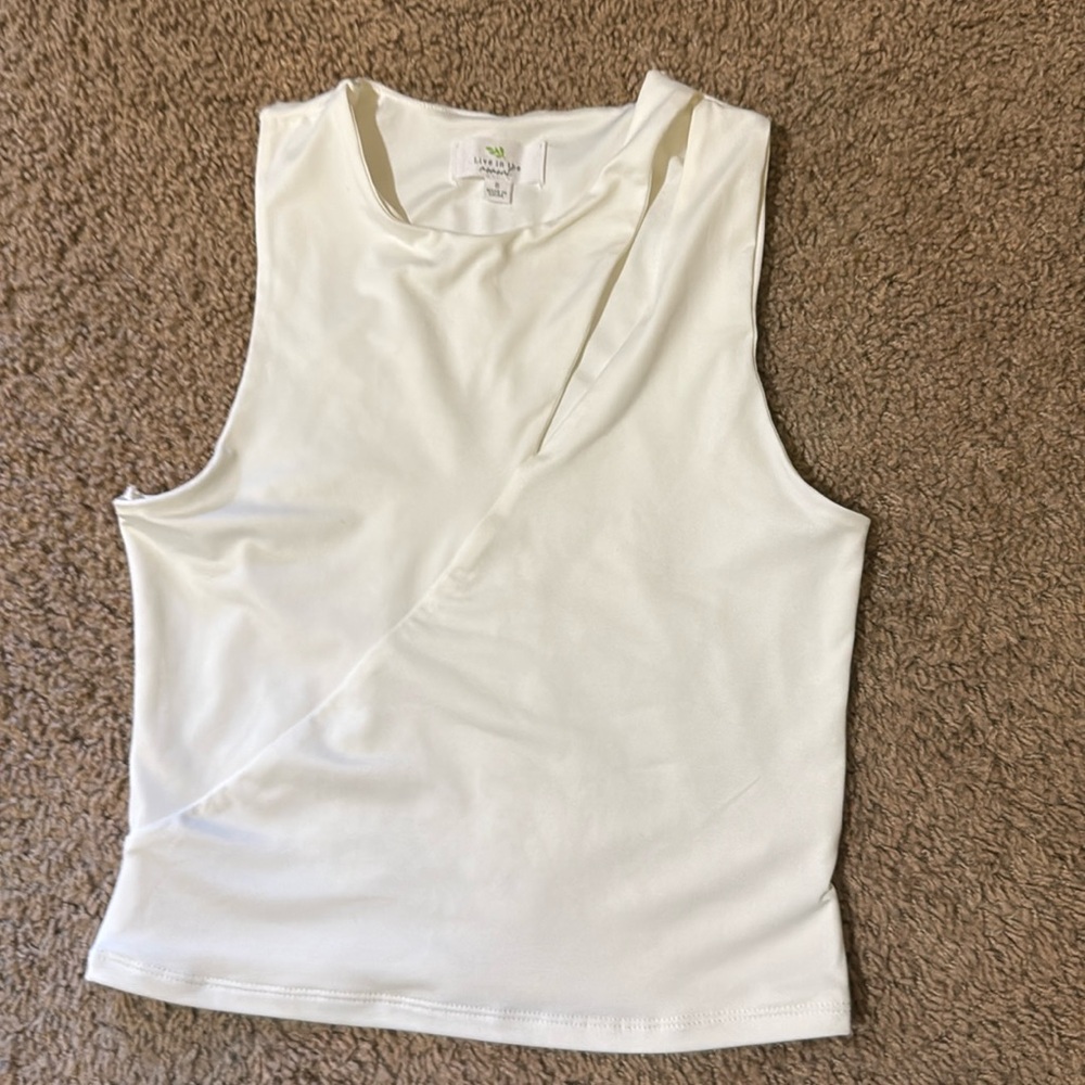 LIVE IN THE MOMENT tank top